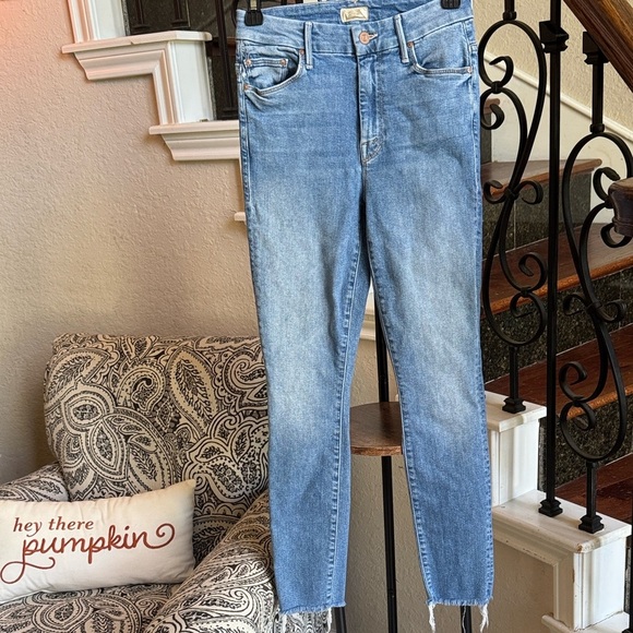 MOTHER High-Waisted Looker Ankle Fray,
Shoot To Thrill, size 25 - Picture 3 of 16